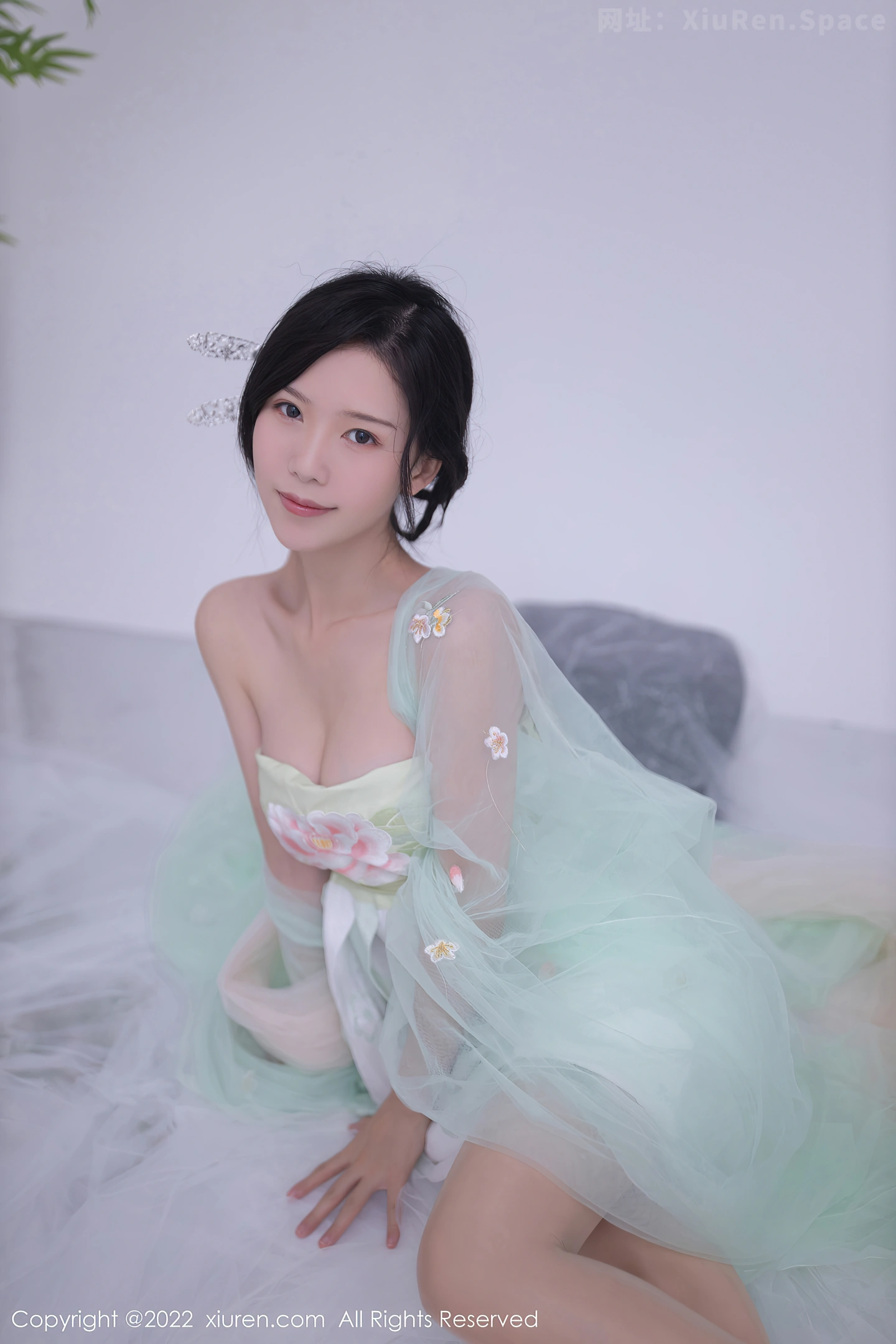 图片[5]-[XiuRen秀人网] VOL.5345 模特利世私房性感淡绿色轻透古装服饰透视秀火辣身材诱惑写真72P-秀人网官方网站